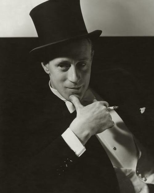 LESLIE HOWARD 22