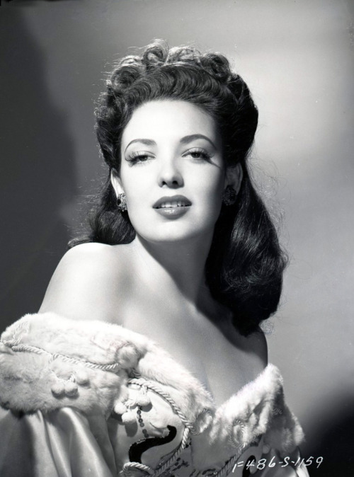 LINDA DARNELL