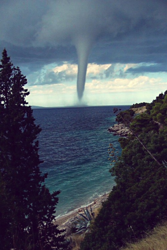 WATERSPOUT 3