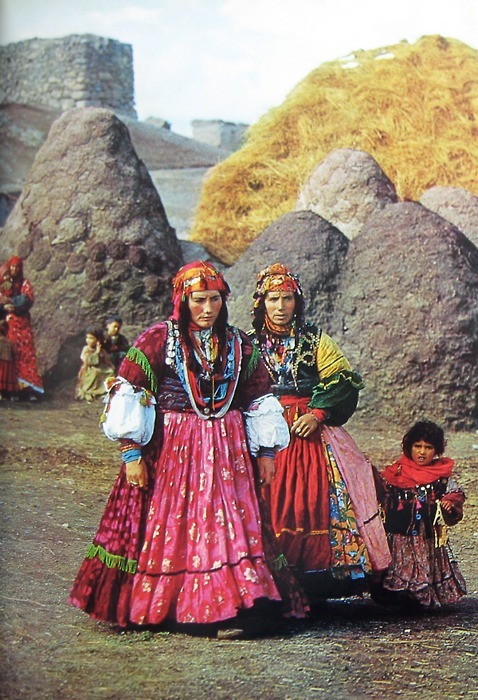kurdish dress