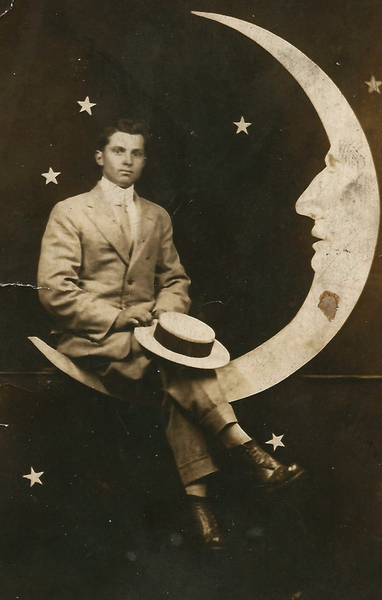 paper moon boater