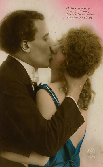 FRENCH ROMANCE POSTCARD 402