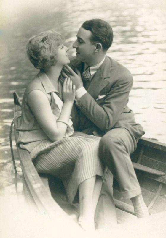 FRENCH ROMANCE POSTCARD 4013