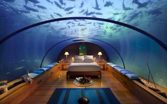 UNDERWATER HOTEL 222