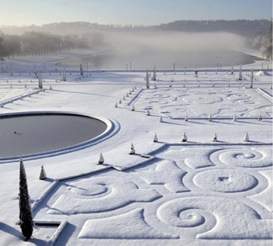 SNOW VERSAILLES
