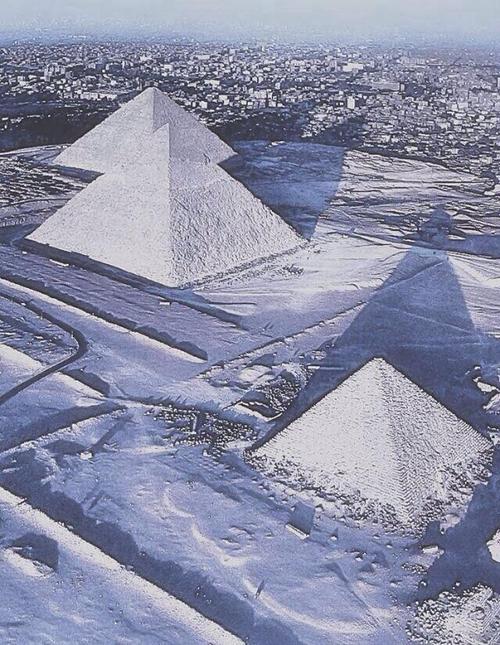 EGYPT PYRAMID SNOW