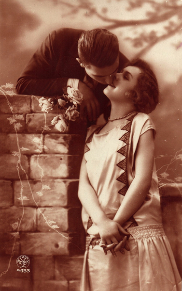 FRENCH ROMANCE POSTCARD 4012