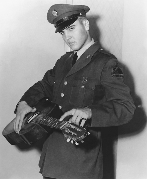 Elvis PRESLEY