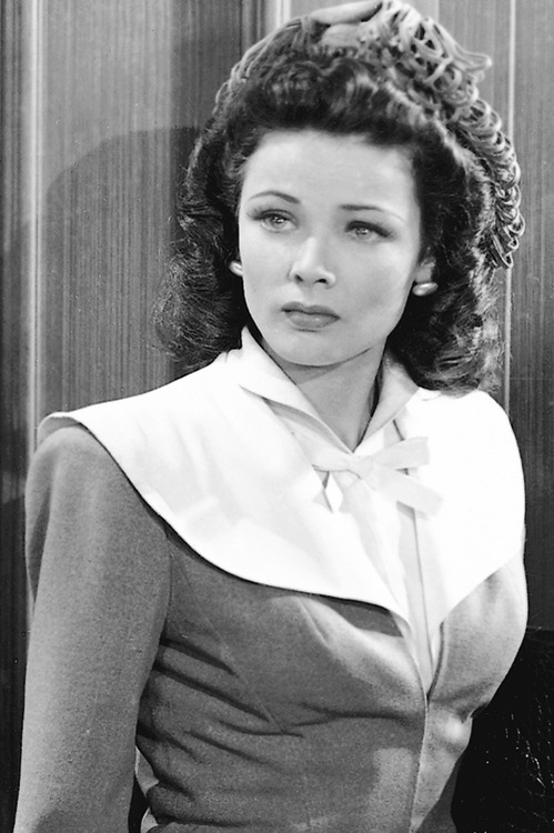 Henry Fonda And Gene Tierney In 'Rings On Her Fingers'