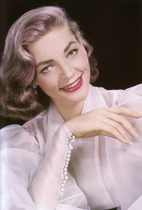 LAUREN BACALL 32