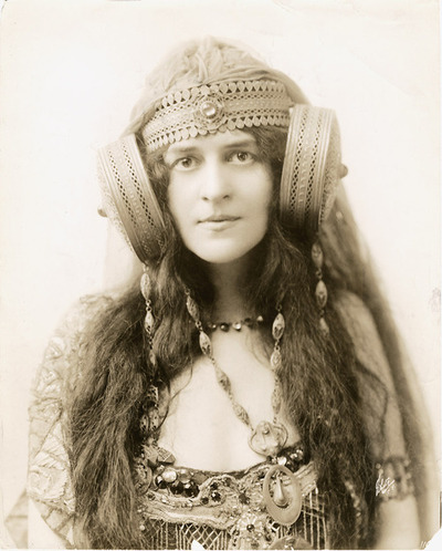 opera singer look001