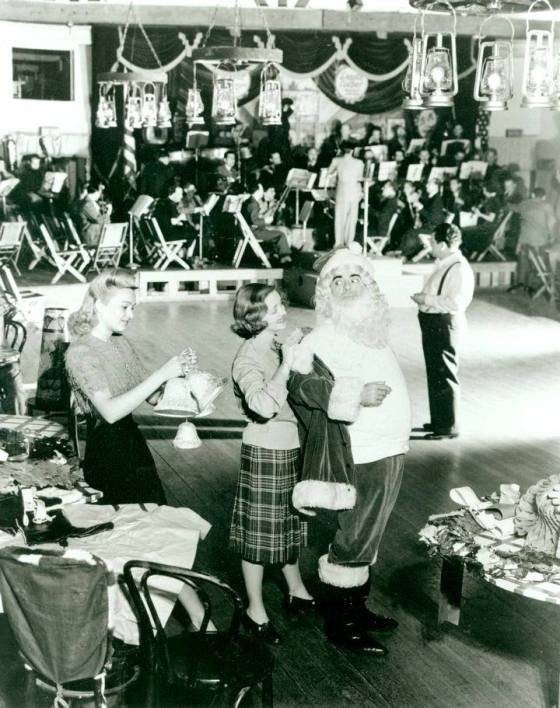 bette xmas hollywood canteen