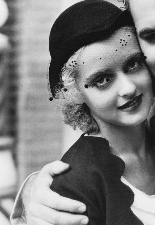 young bette davis 8505