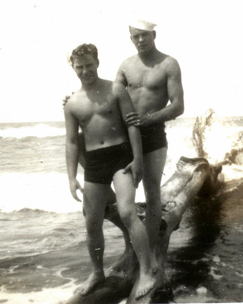 SAILORS TOGETHER 2400