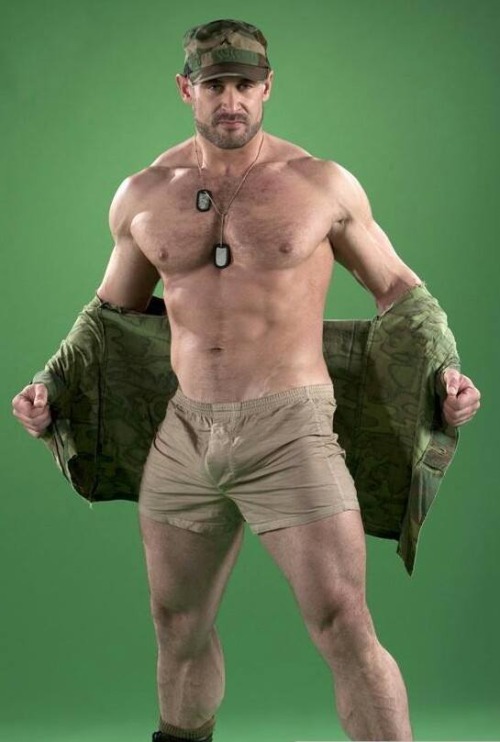 soldier shirtless 4507