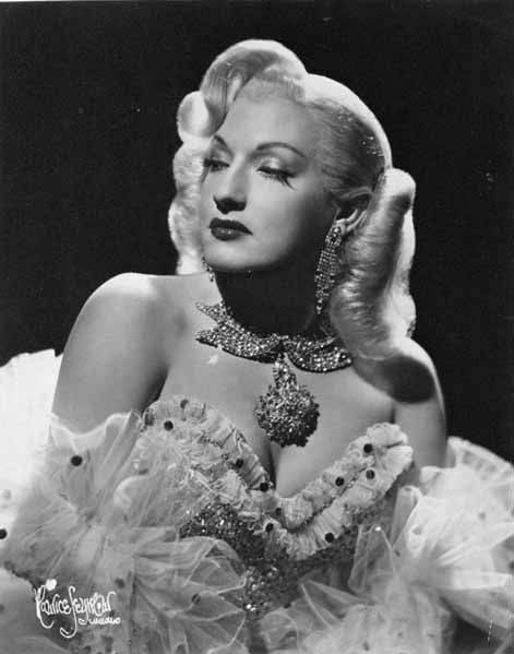 CROSS DRESSER 1940S 22