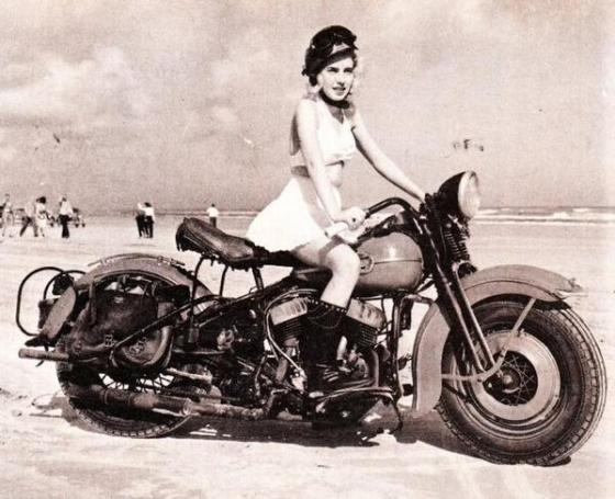 moto chick 40s