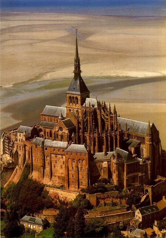 mont st michel low tide