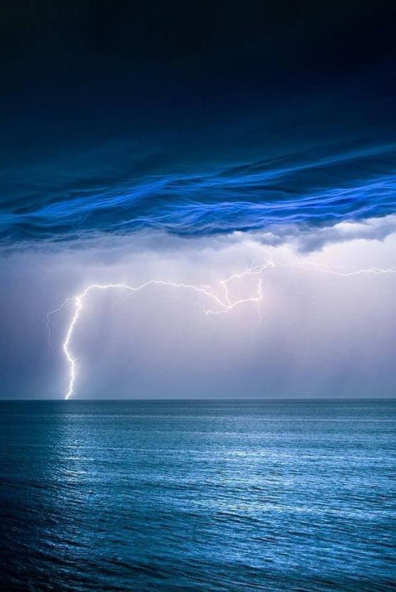 lightning ocean 4