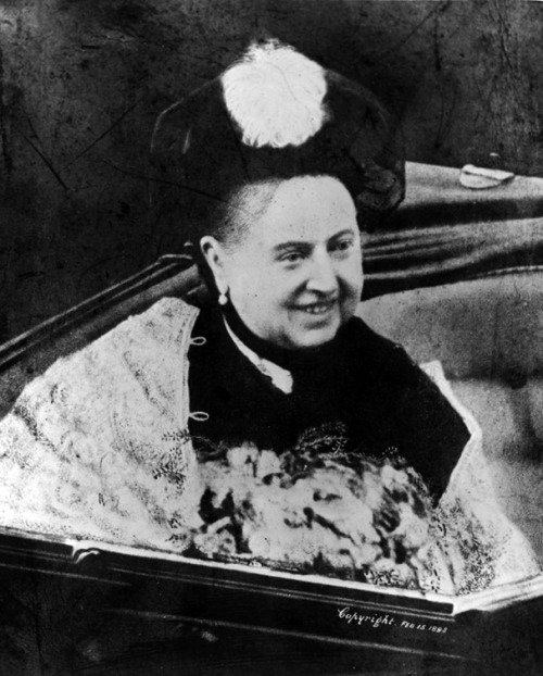 QUEEN VICTORIA SMILING