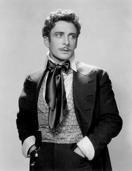 Leon Ames in Murders in the Rue Morgue (1932)