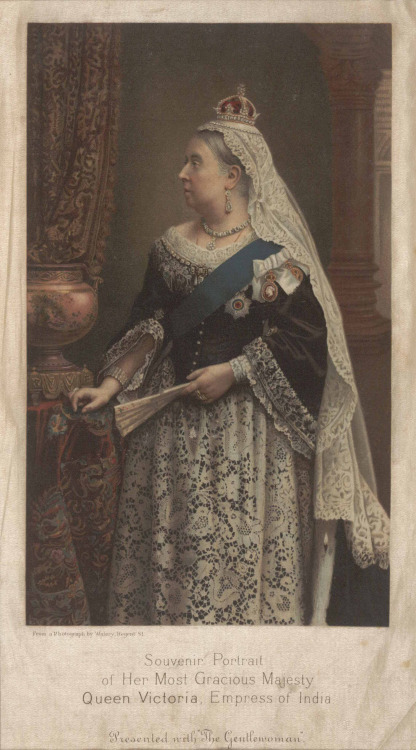 Souvenir portrait, 12/9/05, 3:19 PM,  8C, 5440x7116 (482+1391), 100%, bent 5 stops,  1/40 s, R94.9, G74.6, B89.0