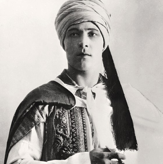 RUDOLPH VALENTINO 686