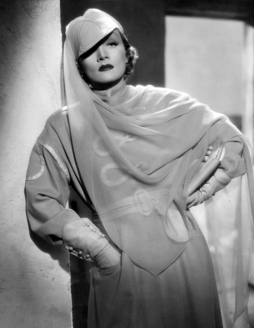 Marlene Dietrich 1936, photo by William Walling
