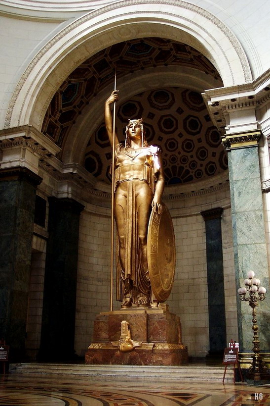 statue golden 41
