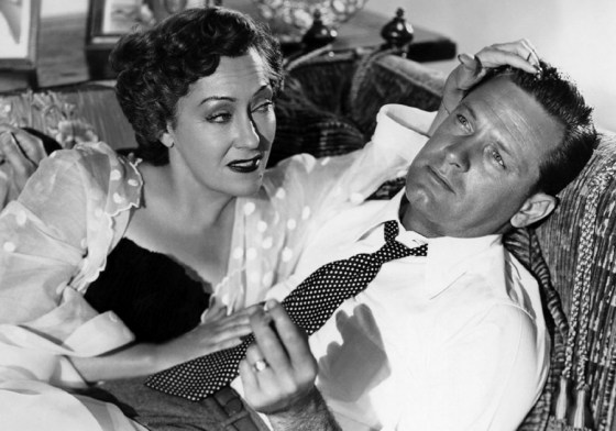 TITLE: SUNSET BOULEVARD  PERS: SWANSON, GLORIA / HOLDEN, WILLIAM  YEAR: 1950  DIR: WILDER, BILLY  REF: SUN025FK  CREDIT: [ THE KOBAL COLLECTION / PARAMOUNT ]