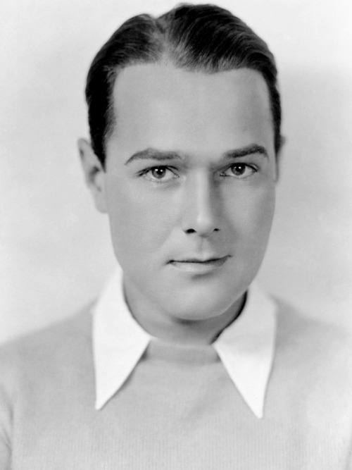 circa 1930:  US actor William Haines (1900 - 1973), who in this picture represents the quintessential fraternity boy.  (Photo by Hulton Archive/Getty Images)