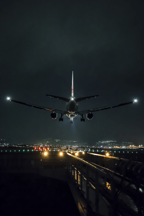 airplane night landing