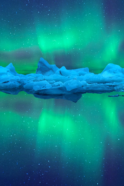 Aurora Reflection BY peerakit_popcity