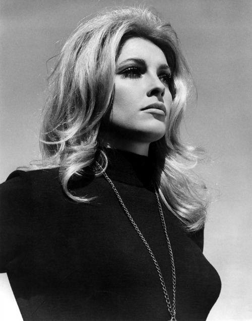 sharon tate 1966 3