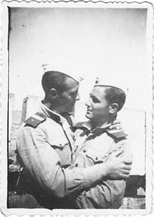 soldiers together 2409