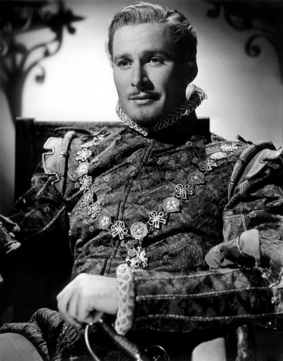 the-private-lives-of-elizabeth-and-essex-errol-flynn-as-the-earl-of-essex-0002 s