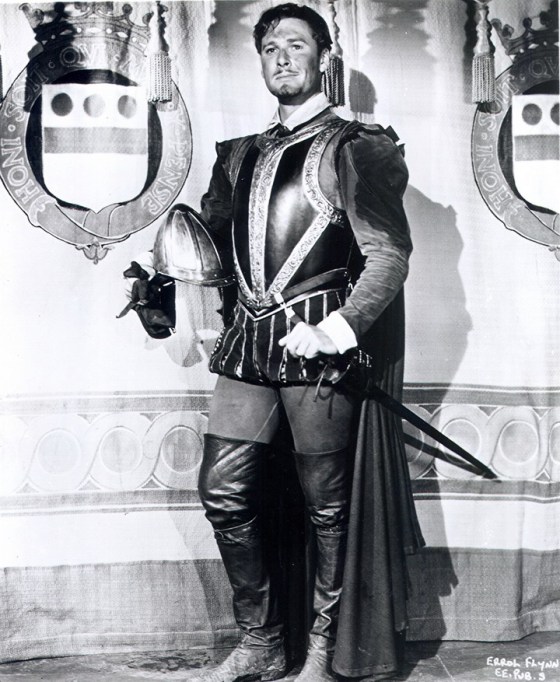 the-private-lives-of-elizabeth-and-essex-errol-flynn-as-the-earl-of-essex-0005 s