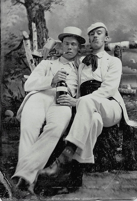 men together drinking 76503