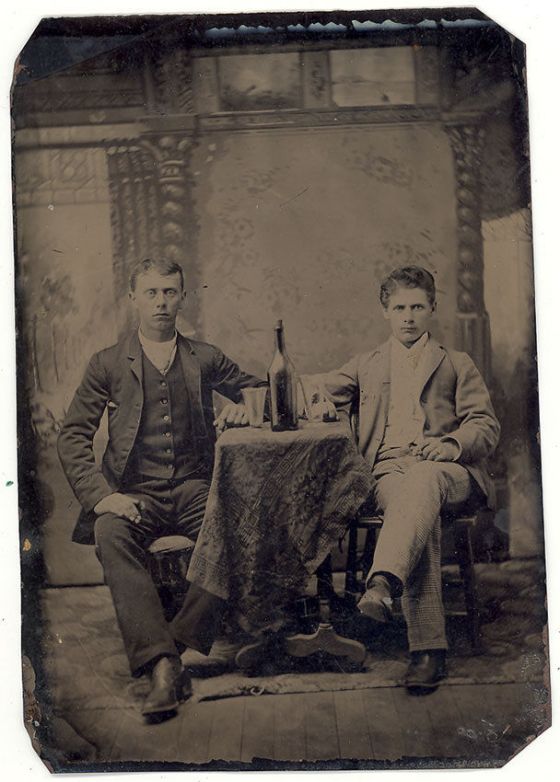 men together drinking 76504