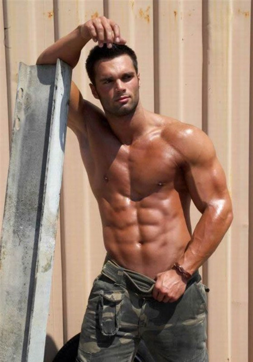 soldier shirtless 2552