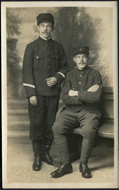 soldiers together 0987