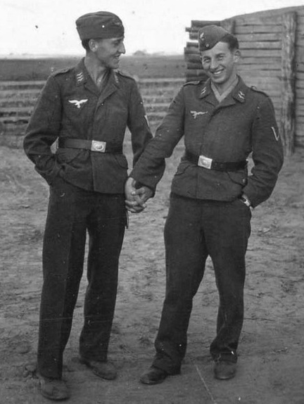 SOLDIERS TOGETHER 288