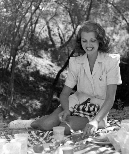 rita hayworth picnic