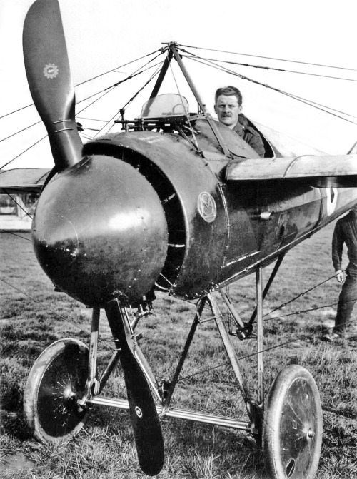 morane-saulnier-type-n-metal-plates-installed-on-the-propeller-1915