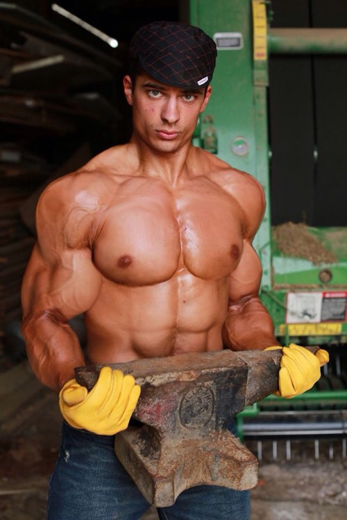 shirtless labourers 1285