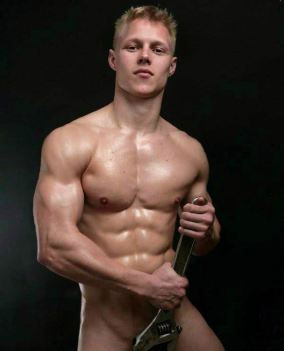 shirtless labourers 1286