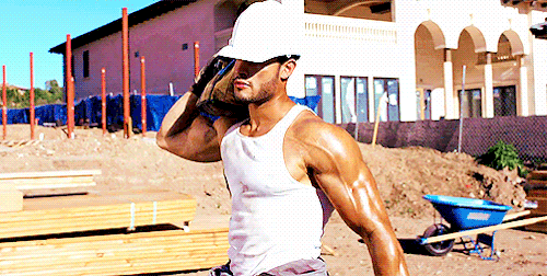 shirtless labourers 1291