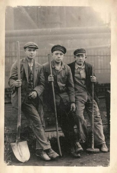 vintage labourers 400