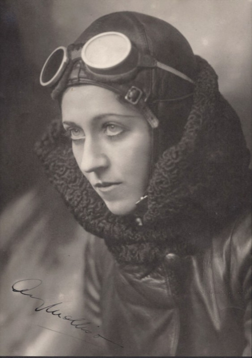 amy-johnson-pioneering-british-aviator-circa-1930