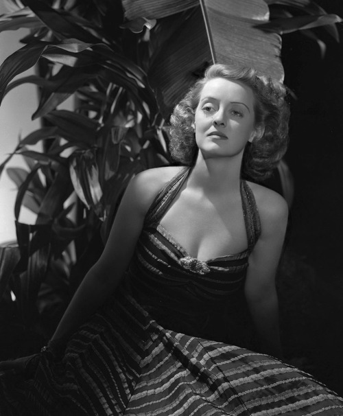 bette-davis-hurrell-1939